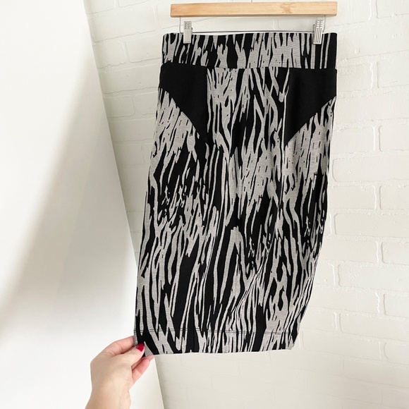BCBGeneration Pencil Skirt Mobwife Animal print Zebra Y2K Stretch Black Gray L - Picture 7 of 9